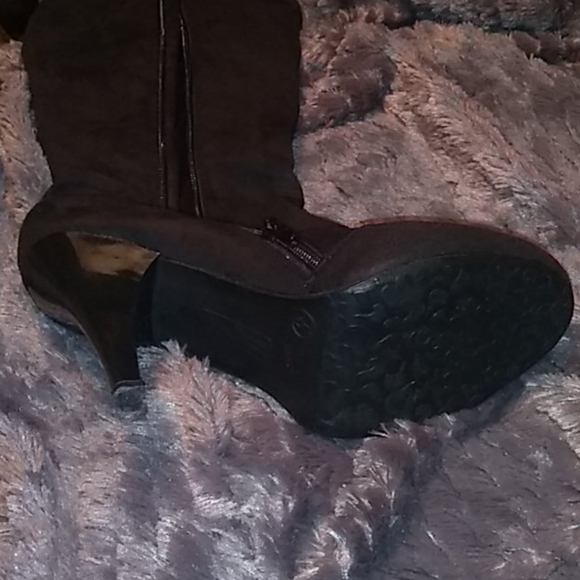 Black over the knee boots - Picture 3 of 9